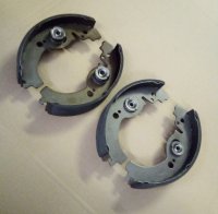 Bremsbackensatz (4 Stück) hinten mit Versteller...