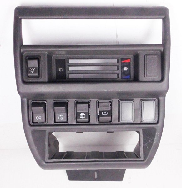Radiokonsole kompl. mit diversen Schaltern für Lada Niva 1700