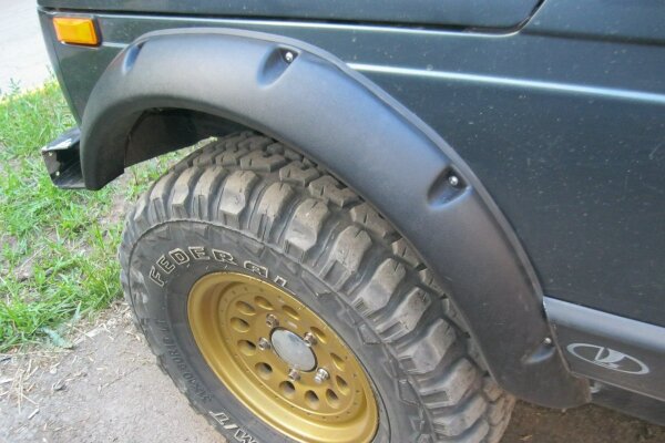 Kotflügelverbreitungssatz Fenders (bis 7 cm breit) für Lada Niva 1700