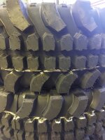 Stollenreifen ohne Schlauch 175/80-R16 (91s) runderneuert für Lada Niva